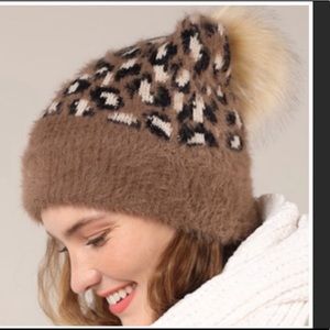 FINAL PRICE DROP‼️TAUPE LEOPARD FAUX FUR POM BEANI